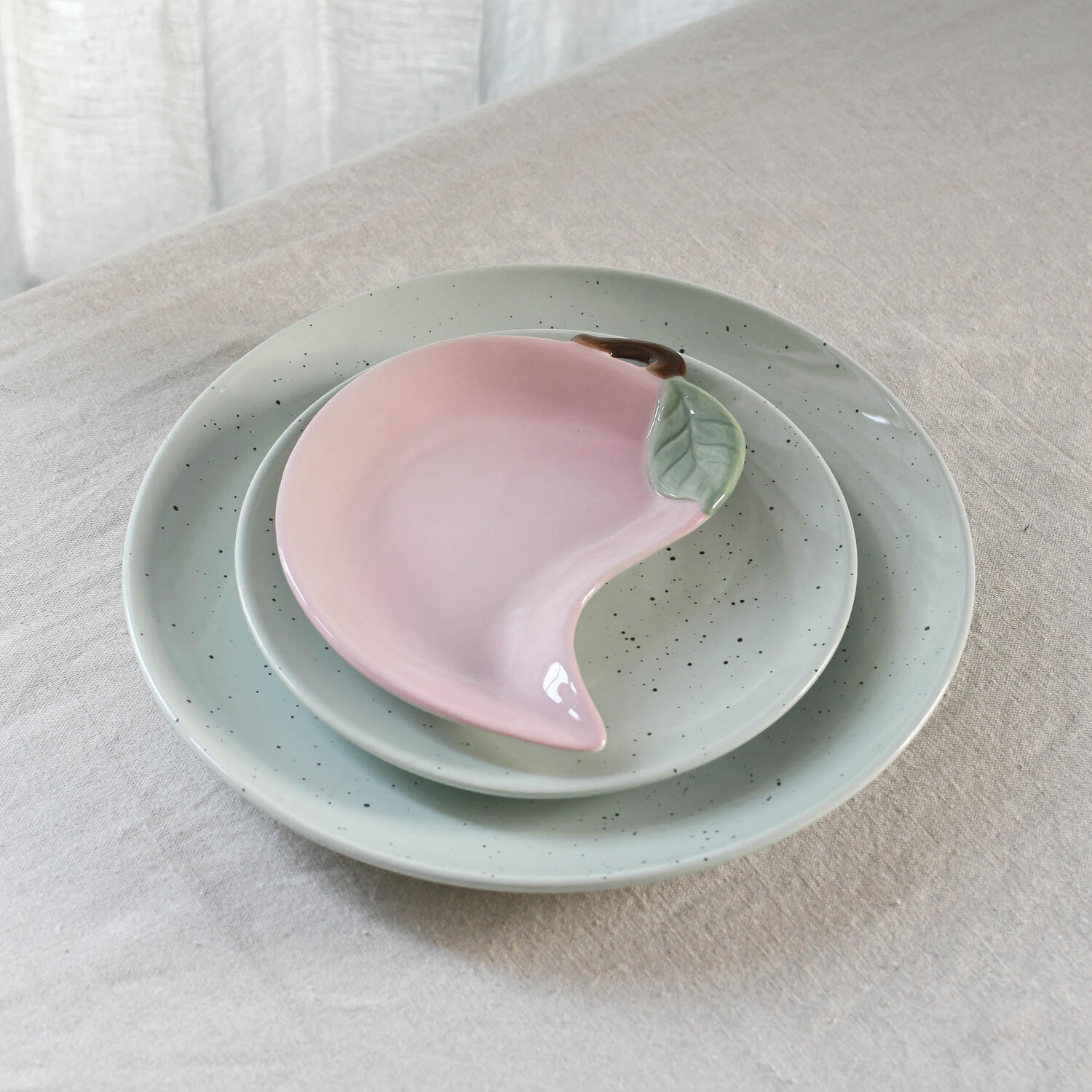 Aubergine tallerken, lilla - L17 cm.